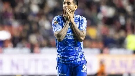 “Va a patear las veces que quiera”: Tigres defiende a Ángel Correa tras penal errado