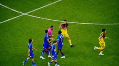 ¡Una más! Las polémicas que acompañan a Luis Enrique Santander en la Liga MX