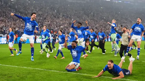 Fiesta en e ascenso del Schalke 04 l AP