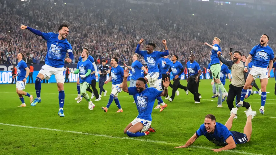 Fiesta en e ascenso del Schalke 04 l AP