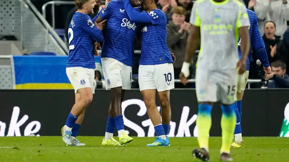 Everton soñaba ante Manchester City l AP