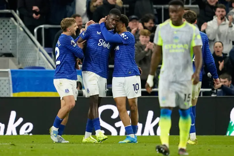 Everton soñaba ante Manchester City l AP