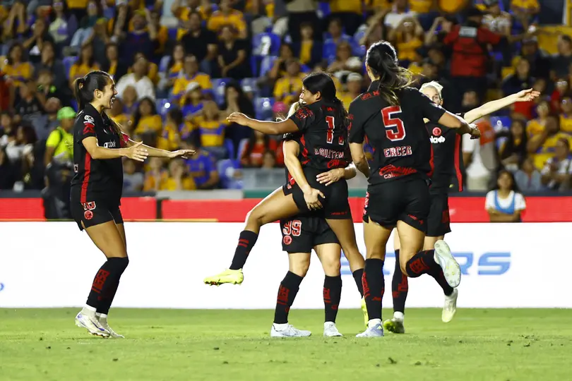Toluca Femenil en festejo | IMAGO7