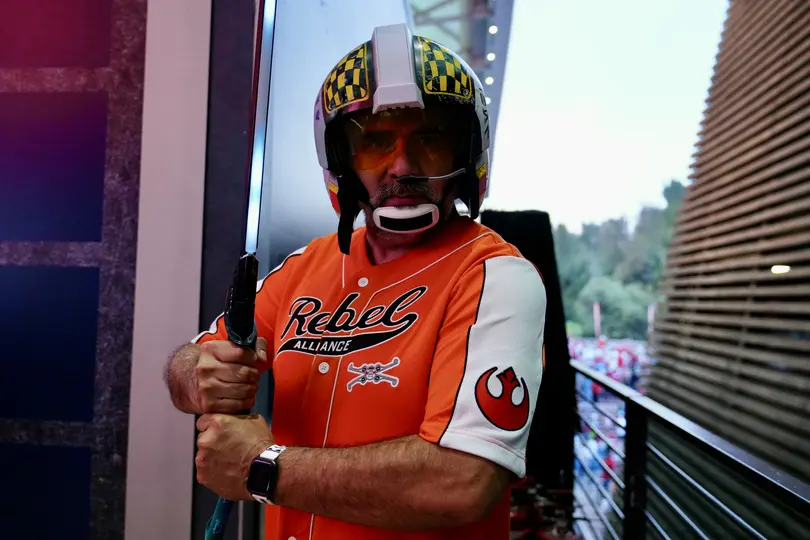 Un aficionado de los Diablos Rojos como integrante de la Alianza Rebelde | IMAGO 7