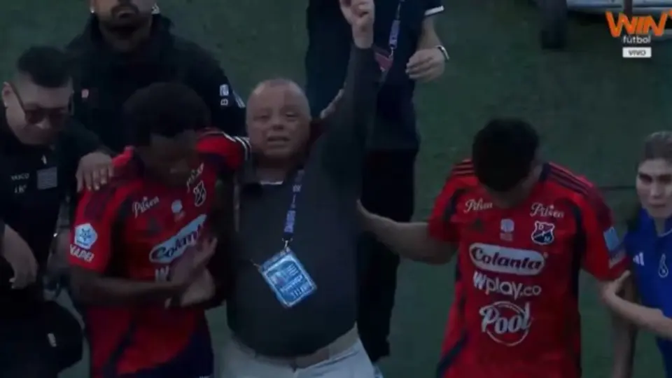¡Escándalo en Colombia! Raúl Giraldo provoca a la afición tras eliminación de Independiente Medellín