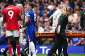 ¡Qué golpe! Jesse Derry sufre aparatoso contacto en el Chelsea vs Nottingham Forest