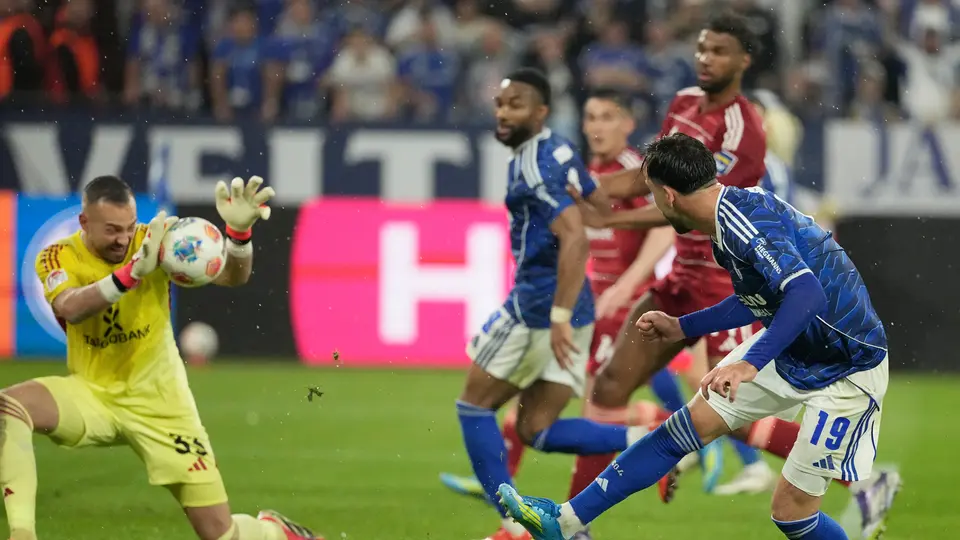 Schalke 04 en su partido ante Fortuna Düsseldorf l AP