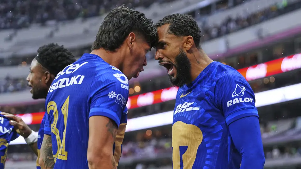 Robert Morales y Juninho, jugadores de Pumas | IMAGO7
