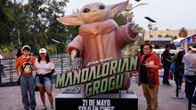 Afición de los Diablos Rojos con la publicidad de The Mandalorian | IMAGO 7