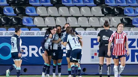 Natalia Mauleón poniendo en ventaja a Pachuca sobre Chivas