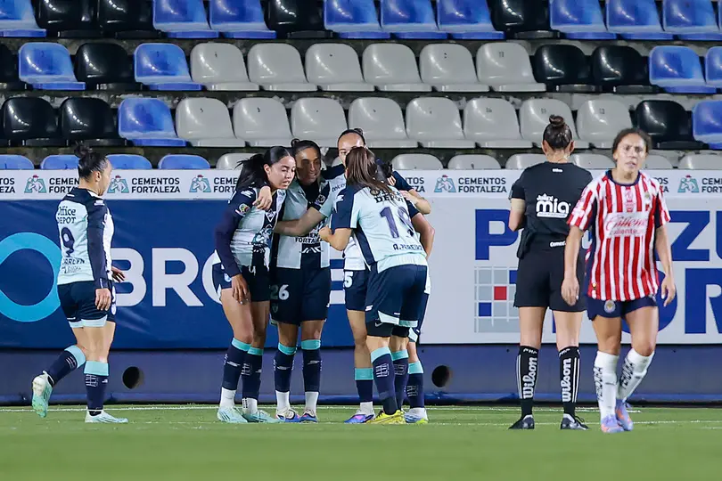 Natalia Mauleón poniendo en ventaja a Pachuca sobre Chivas