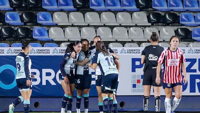 Natalia Mauleón poniendo en ventaja a Pachuca sobre Chivas | MEXSPORT
