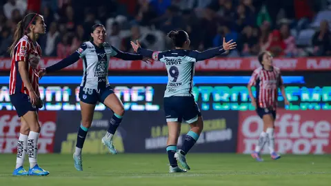 Charlyn Corral sentenciando la eliminatoria contra Chivas