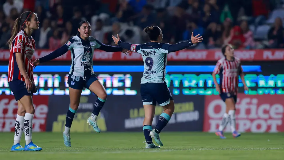 Charlyn Corral sentenciando la eliminatoria contra Chivas