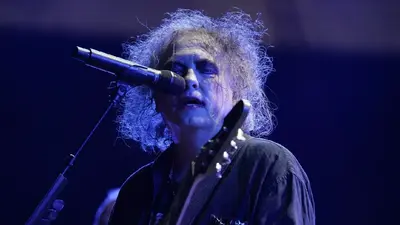 The Cure, misticismo y futbol: la pasión de Robert Smith por QPR