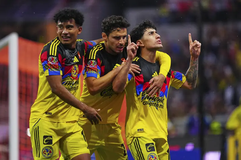 Zendejas celebrando el empate 3-3 l IMAGO7