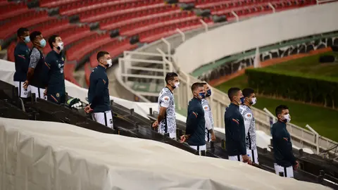 Federico Viñas, del América, en la grada del partido contra Atlas, del Guard1anes 2021 l IMAGO7