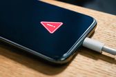 ¿Tu teléfono se calienta al cargar? Esto lo provoca y así puedes evitarlo
