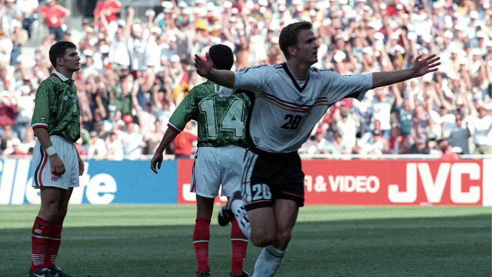 Oliver Bierhoff celebra el gol del triunfo ante México | MEXSPORT