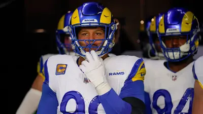 Aaron Donald considera salir del retiro tras llegada de Myles Garrett a Rams