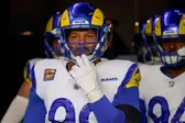 Aaron Donald considera salir del retiro tras llegada de Myles Garrett a Rams