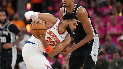 Karl-Anthony Towns ante Wemby en el Juego 1 de las Finales de la NBA | AP
