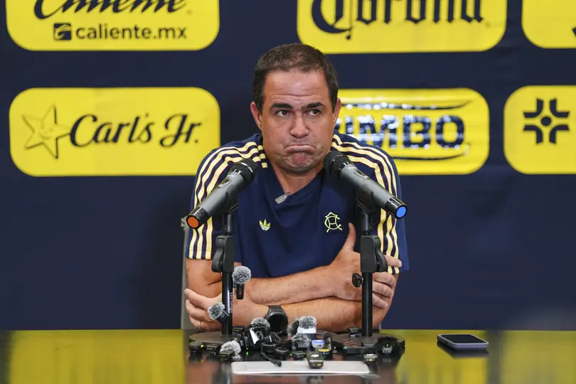 André Jardine en rueda de prensa | IMAGO7
