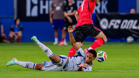 Paik Seung-Ho de Corea del Sur vs El Salvador | AP
