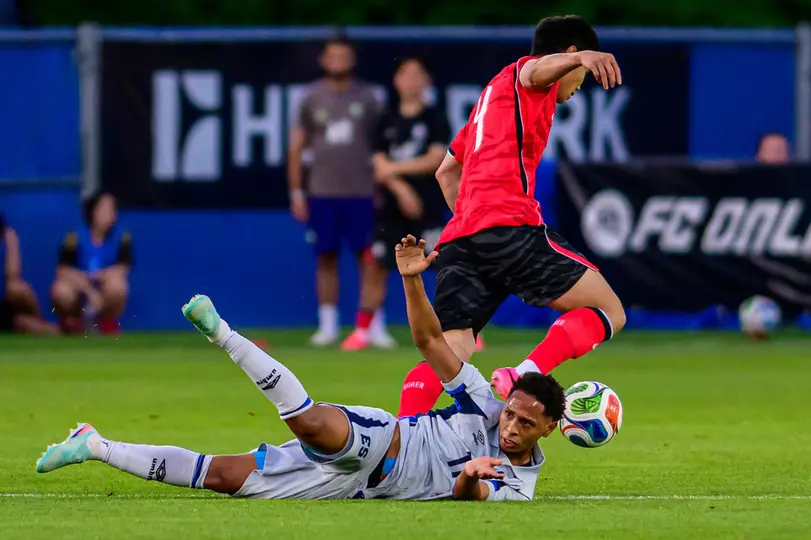 Paik Seung-Ho de Corea del Sur vs El Salvador | AP