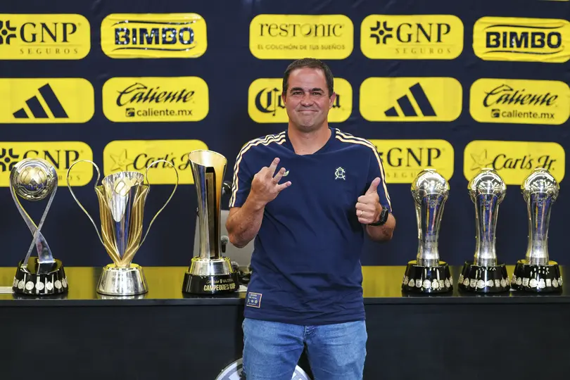 André Jardine en su conferencia de despedida | IMAGO7