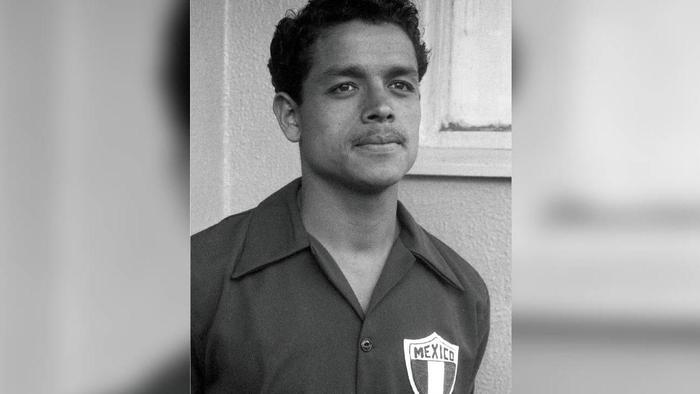 Tomás Balcázar, en su época de seleccionado en mexicano en Suiza 1954. l MEXSPORT