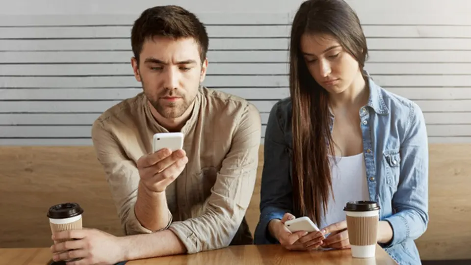 Ignorar a tu pareja ya tiene nombre y también consecuencias / Magnific
