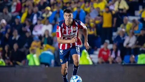Erick Gutiérrez en el Clásico Nacional con Chivas | IMAGO7