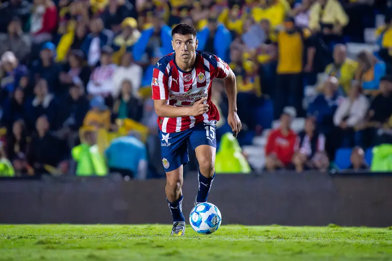 Erick Gutiérrez en el Clásico Nacional con Chivas | IMAGO7