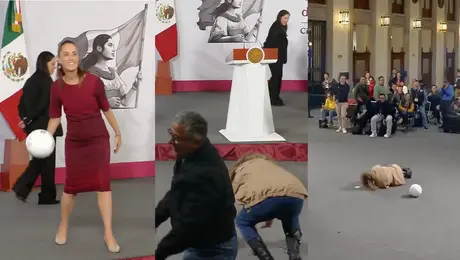 ¡Cabezazo de Moisés! Reportera sufre aparatosa caída en La Mañanera por ganar un balón / VIDEO