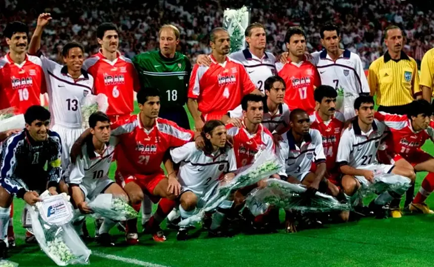Las selecciones de Irán y Estados Unidos previo a juego en Francia 98 | AP