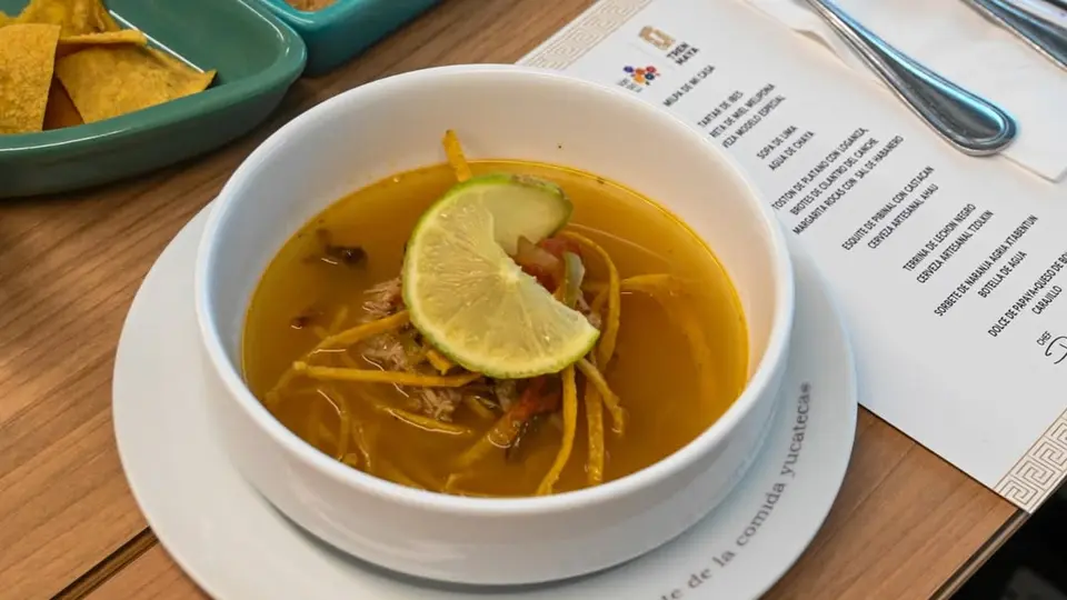 El Tren Restaurante Janal se suma a los esfuerzos por posicionar al sistema ferroviario / IG: @trenmaya_oficial