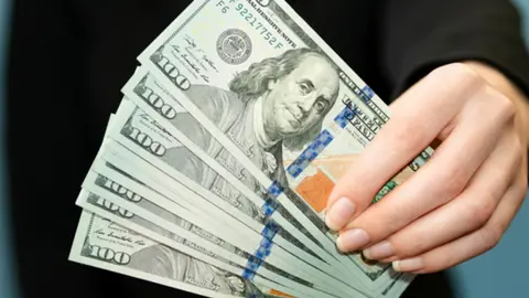 ¿Comprarás dólares este jueves 4 de junio? Así amanece el peso mexicano