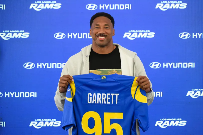 Myles Garrett, con Los Angeles Rams | AP