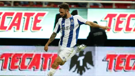 Miguel Layún regresar al Porto tras una década del comienzo de su aventura en el club lusitano