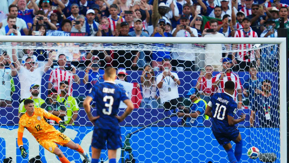 Kylian Mbappé ante Paraguay | AP