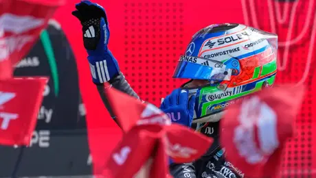 ¡Golpe de autoridad en Silverstone! Kimi Antonelli conquista la Sprint y Checo Pérez vive una pesadilla