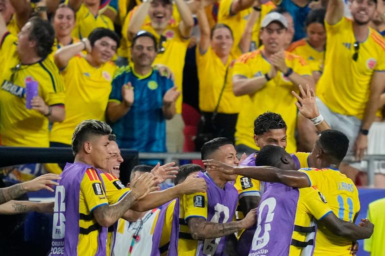 Colombia celebra el gol de Jhon Arias ante Ghana l AP
