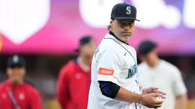 Pochettino lanza la primera bola en el juego de Mariners vs Blue Jays