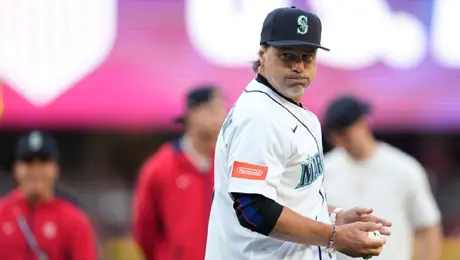 Pochettino lanza la primera bola en el juego de Mariners vs Blue Jays