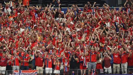 Aficionados noruegos 'se apoderan' del Times Square una vez más antes del partido ante Brasil