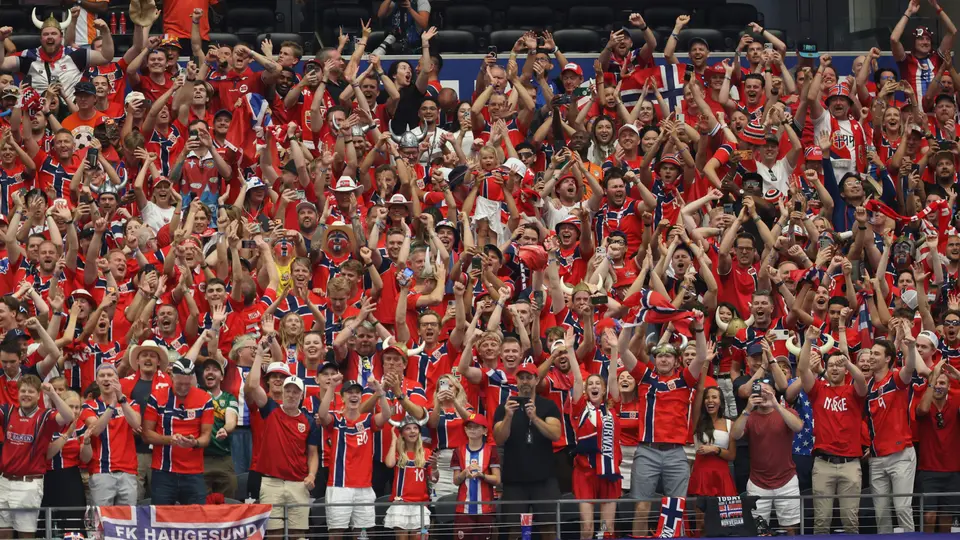 Aficionados noruegos 'se apoderan' del Times Square una vez más antes del partido ante Brasil