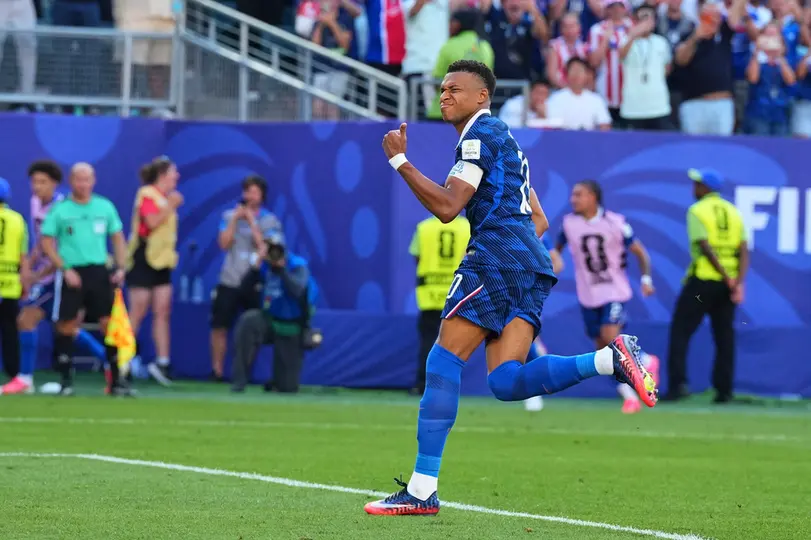 Kylian Mbappé anota su gol 19 en Copas del Mundo | AP