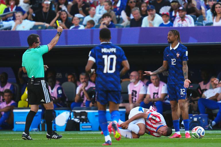 Barcola amonestado ante Paraguay | AP