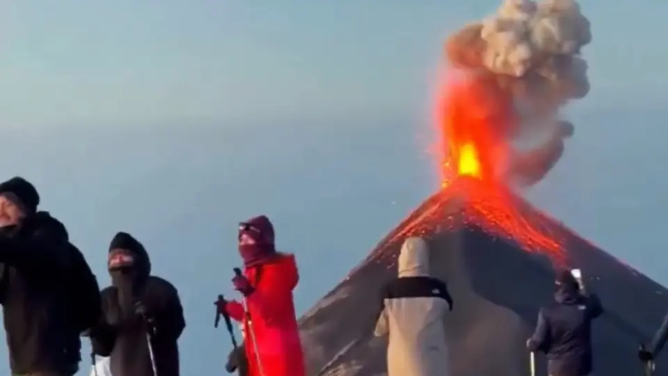 Las imágenes del volcán fueron captadas desde diferentes ángulos / Especial